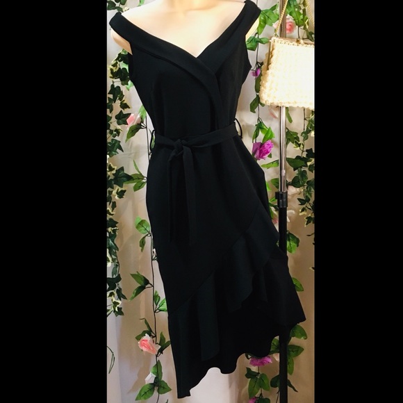 *Boohoo Night* off the shoulder belted dress π€ - Picture 9 of 9